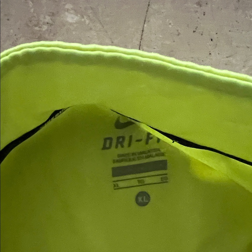 Nike Men's Bright Yellow Lightweight Jacket - Picture 2 of 2